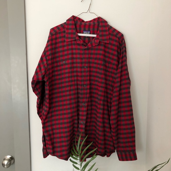 Patagonia red flannel button down - Picture 2 of 5